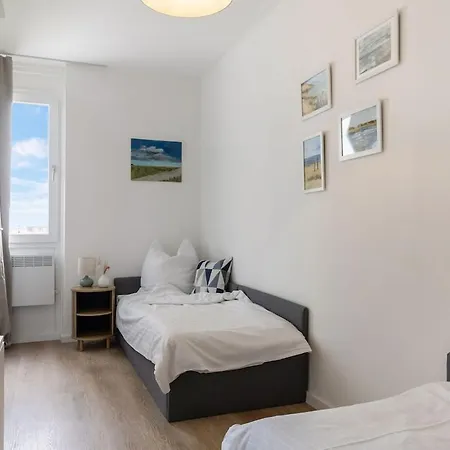 Appartement Sonnenbrise - Direkt Am Suedstrand Mit Kleinem Meerblick & Balkon Fehmarn