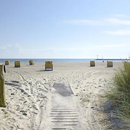 Appartement Sonnenbrise - Direkt Am Suedstrand Mit Kleinem Meerblick & Balkon Fehmarn